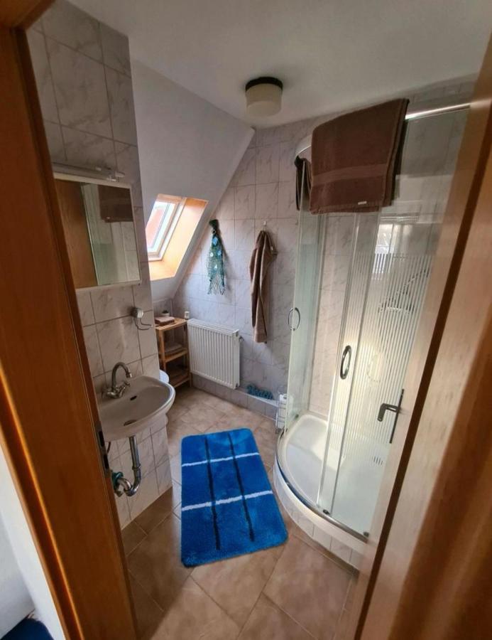 Monteurs-Ferienwohnung Emden Exterior foto